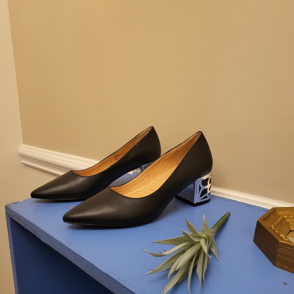 Vegan leather cutout pumps LNWB Floral Accent Heels - Picture 4 of 7